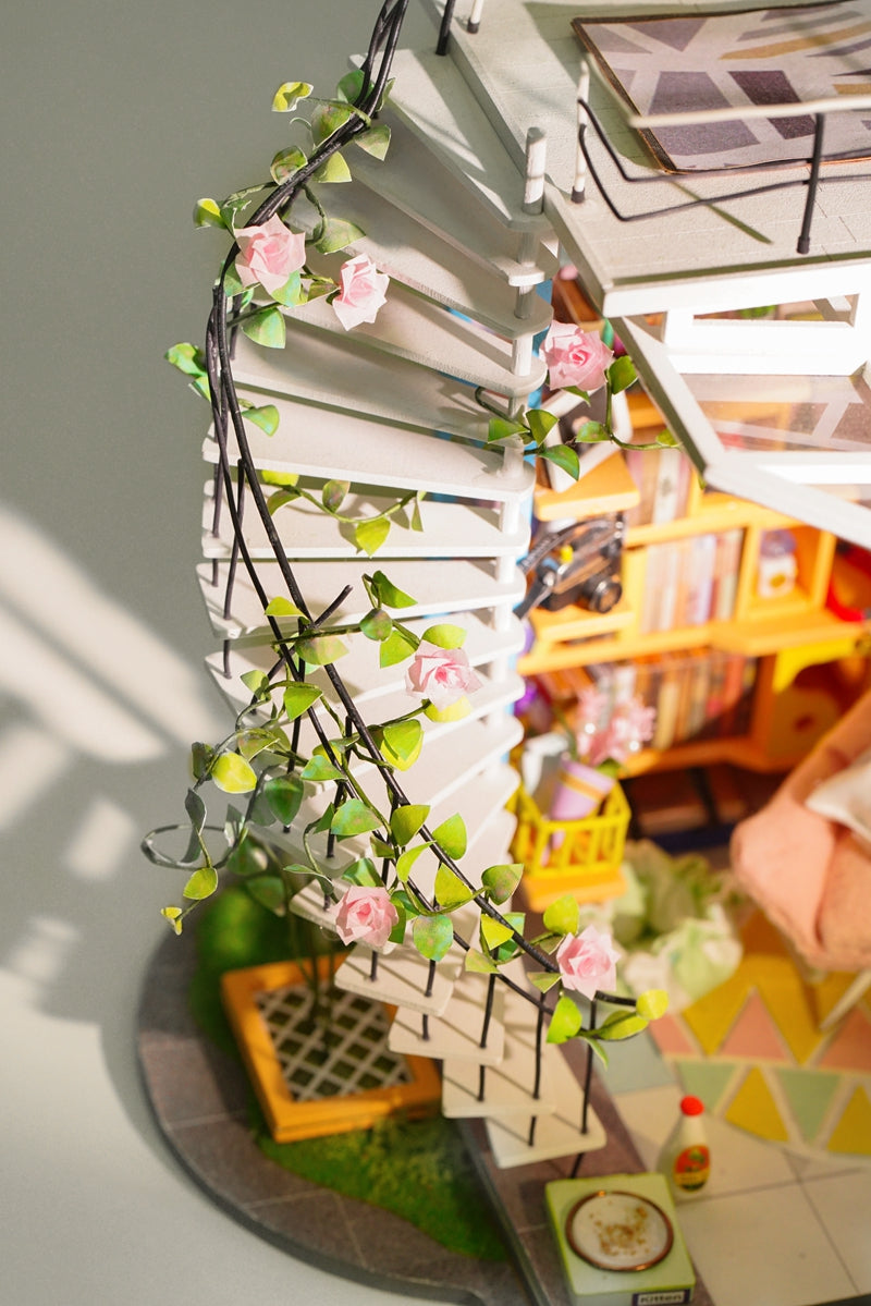 Rolife Dora’s Loft Miniature House DG12