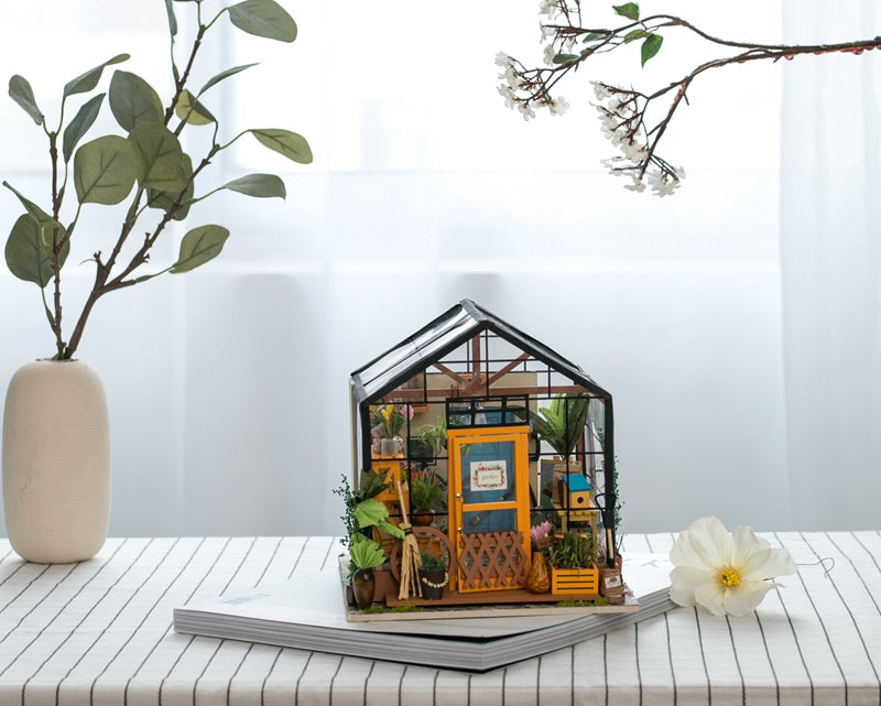 Rolife Cathy's Flower House DIY Miniature House DG104 DI miniature house kits.